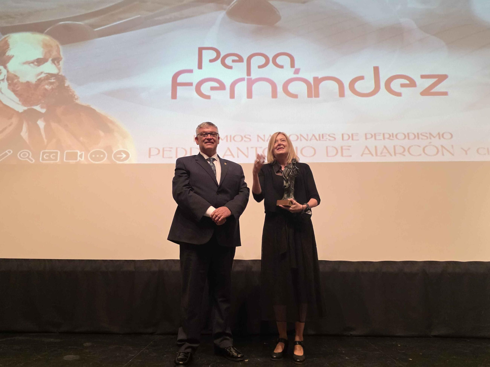 Pepa Fernández, tras recoger el premio.