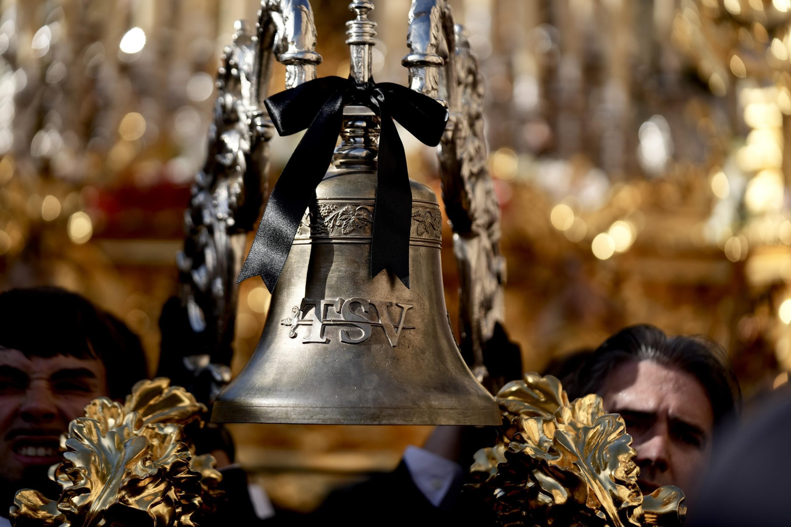 Viñeros en el Jueves Santo en Málaga, en fotos