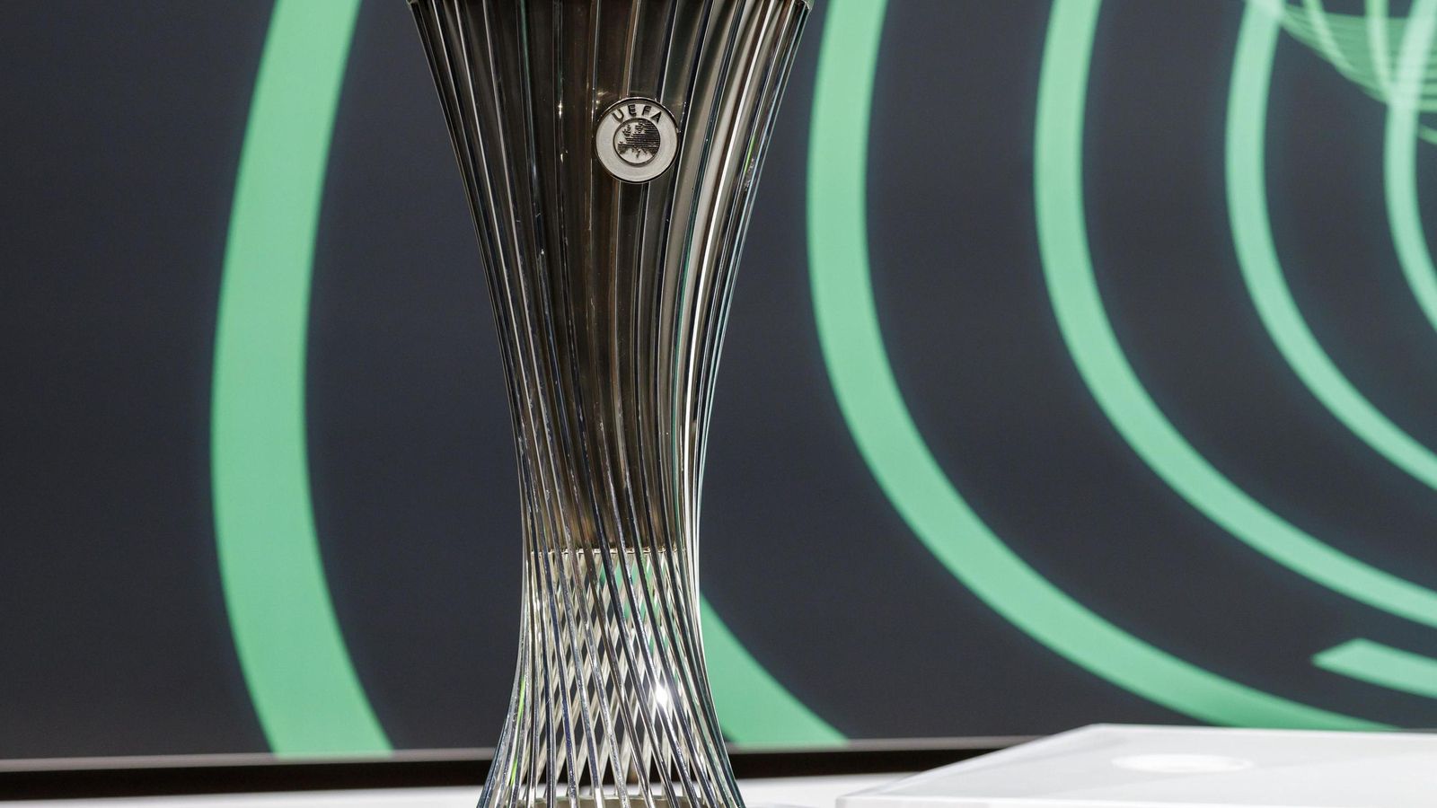 Imagen del trofeo de la Conference, presente en el sorteo.