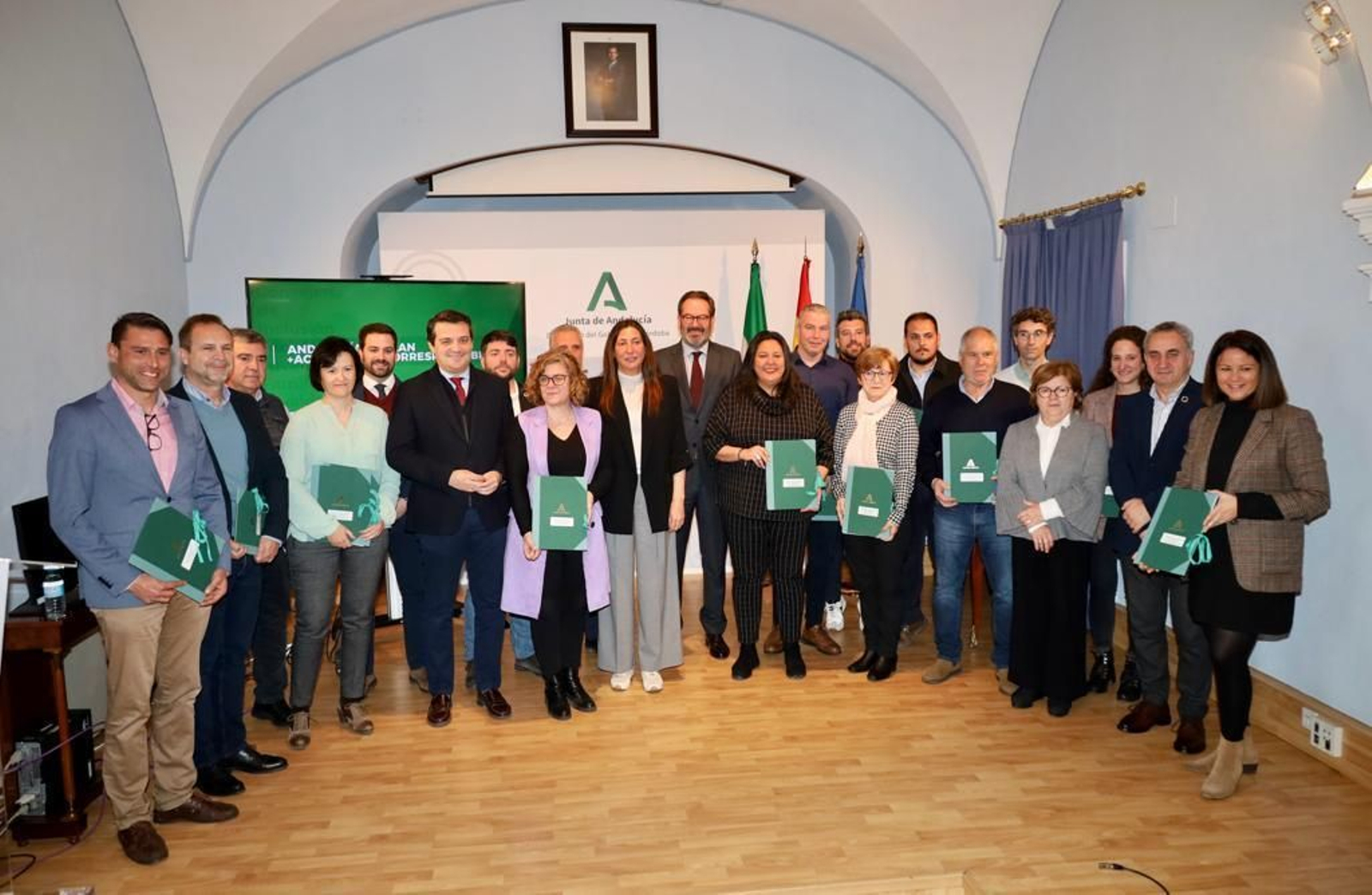 Entrega de acreditaciones a los municipios de Córdoba.