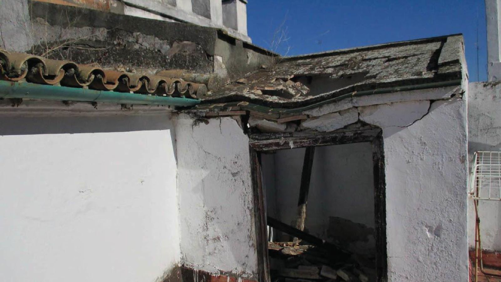 Uno de los espacios del inmueble que presenta peor aspecto es el trastero de la azotea.