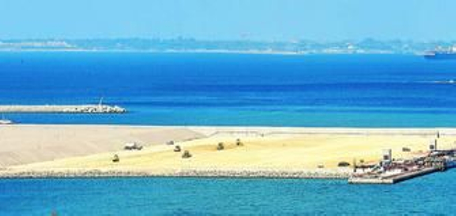 Imagen del estado actual que presenta la futura terminal de contenedores, construida sobre suelo comido al mar.