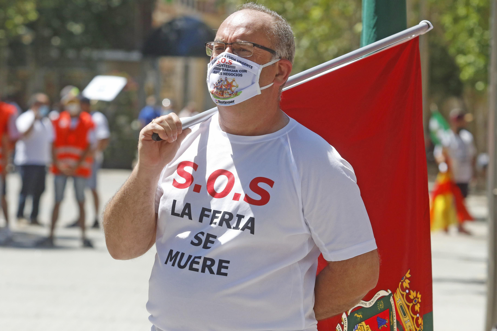 Marcha en defensa de los derechos de los empresarios feriantes durante el verano pasado.