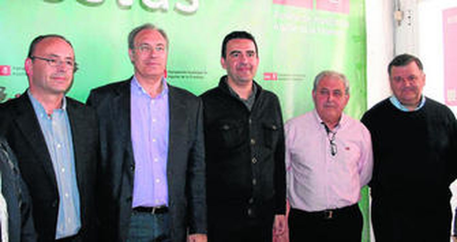 Francisco Juan Martín, Juan Pablo Durán, Mario Jiménez, Francisco Paniagua y  Francisco Zurera, ayer, en la presentación del candidato a la Alcaldía.