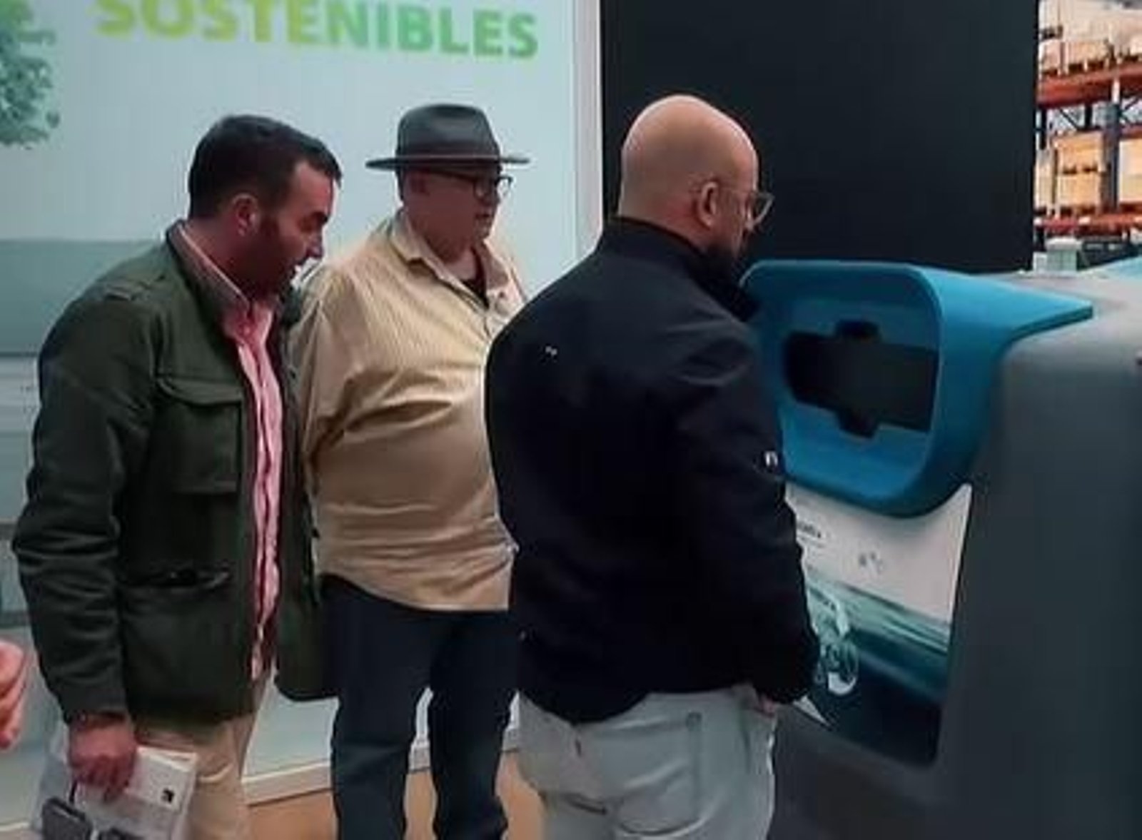 El alcalde, el coordinador general y el concejal de Medio Ambiente, en Galicia.
