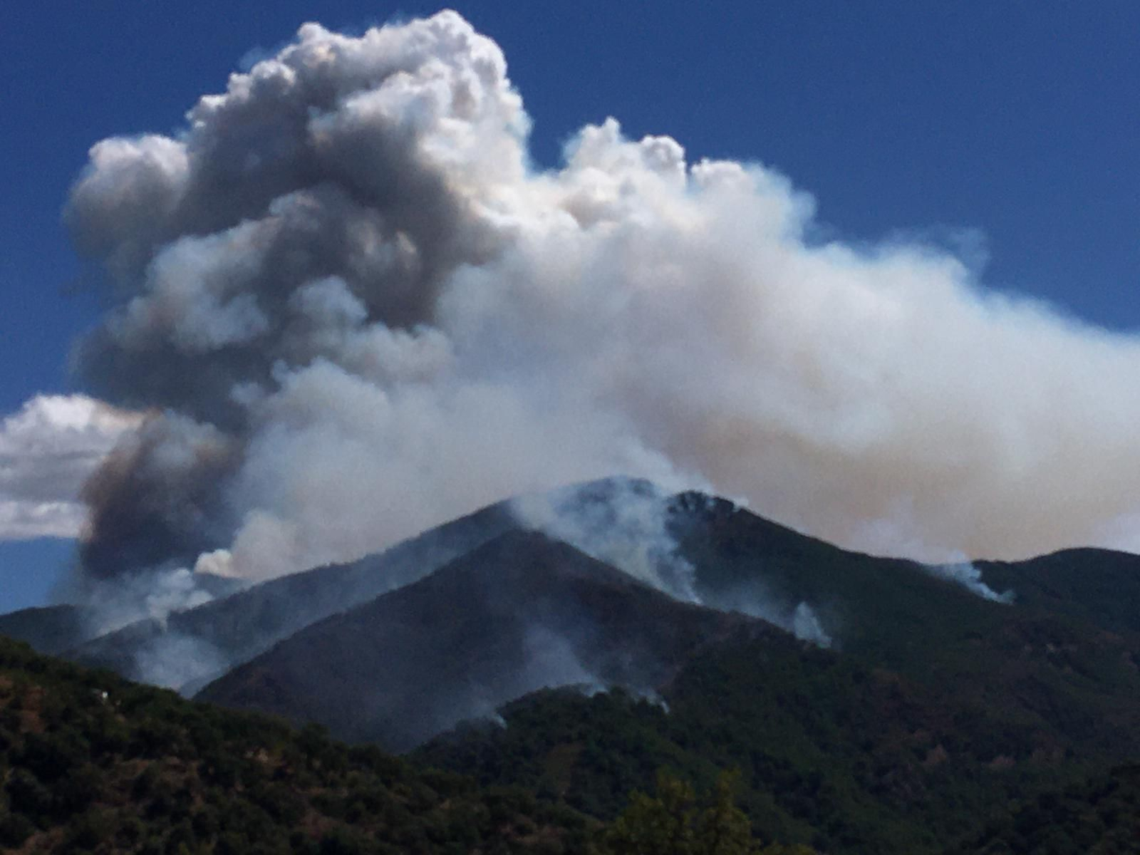 La sierra cubierta de humo