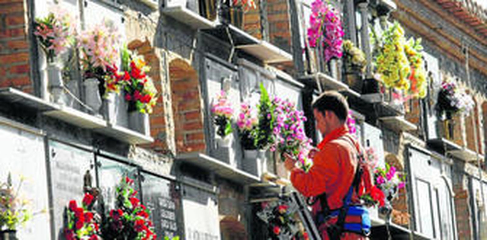 Historias vivas en los camposantos 'De cuerpo presente'