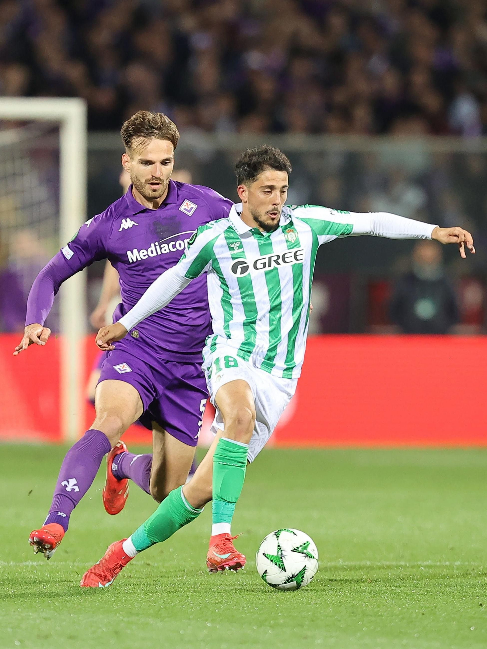 Las fotos del Fiorentina-Betis de la Conference League