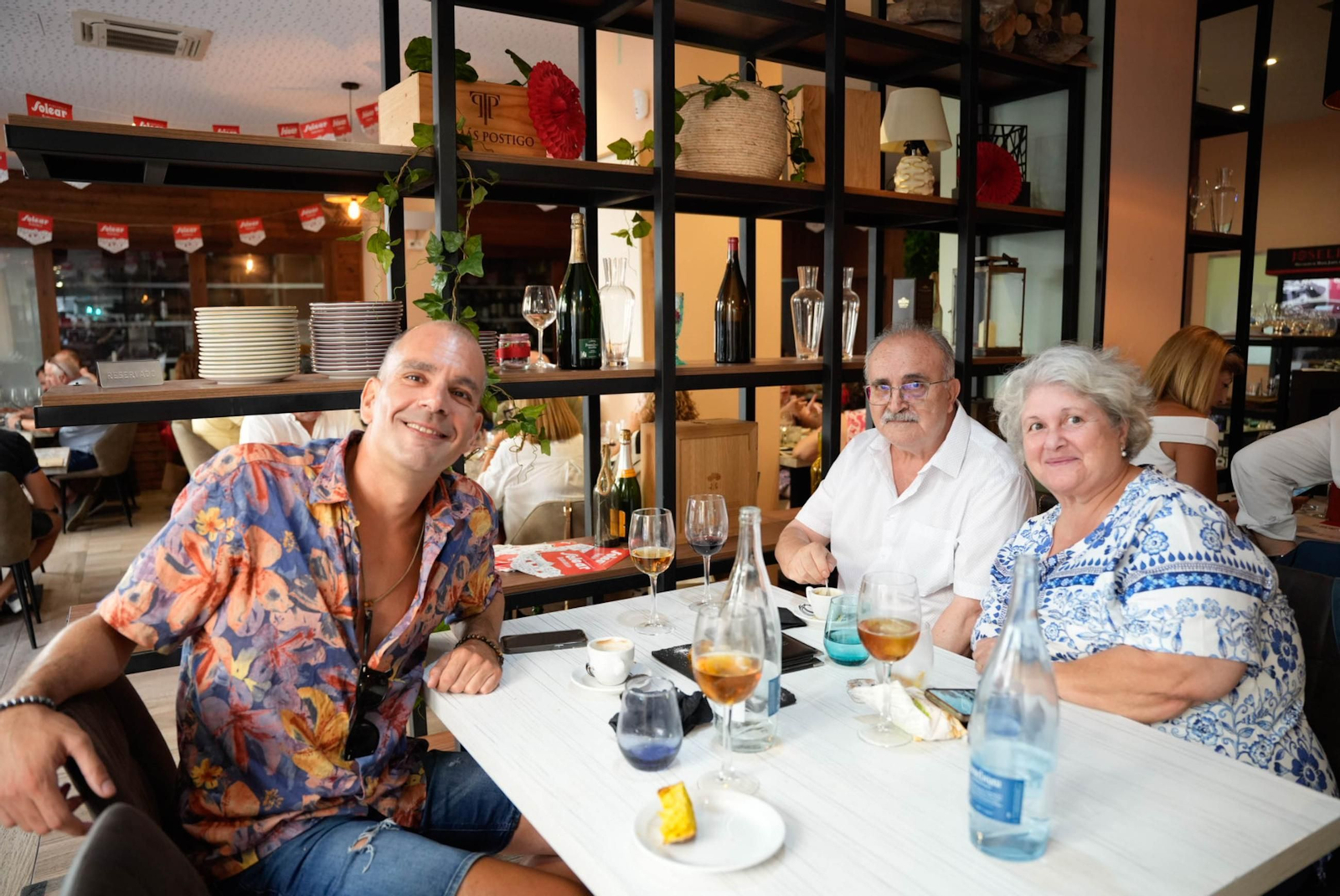 Los almerienses disfrutan del miércoles en la feria de día