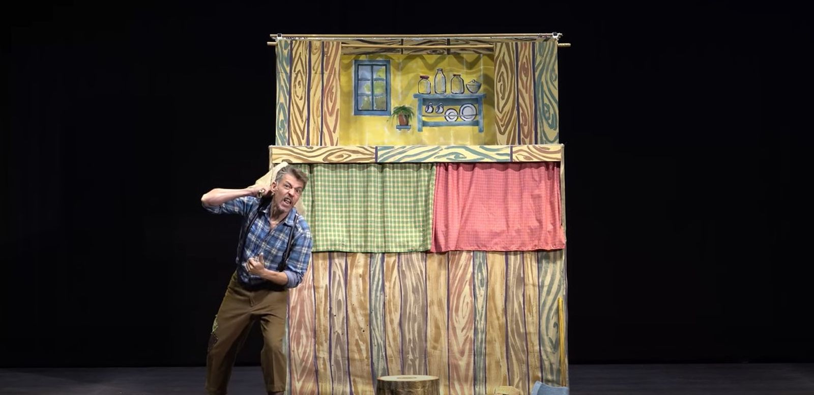 Un momento de la representacion de 'Hansel Y gretel' de Atrapante Teatro