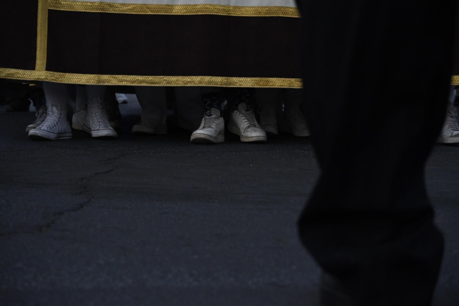 Primera procesión de la Virgen del Rosario por las calles de Huelva, en imágenes