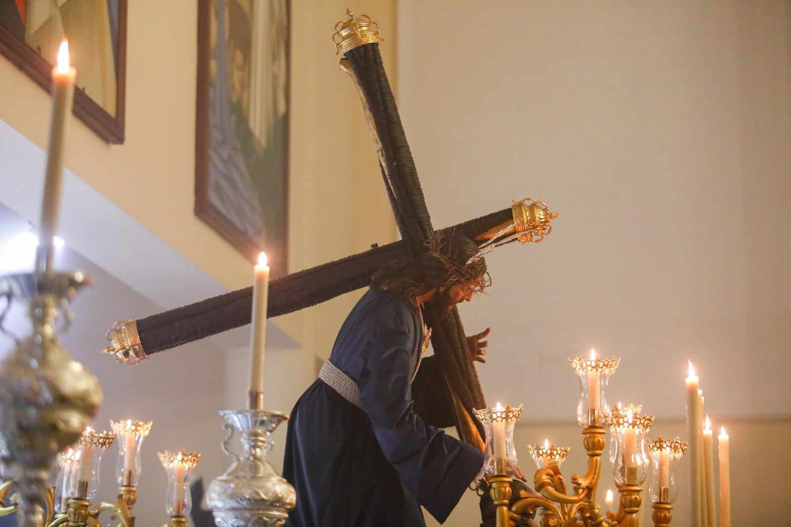Fotos del vía crucis oficial del consejo local de Algeciras con las Tres Caídas
