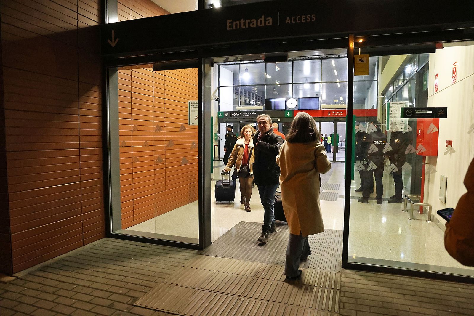 La estación de Renfe, el domingo por la noche.
