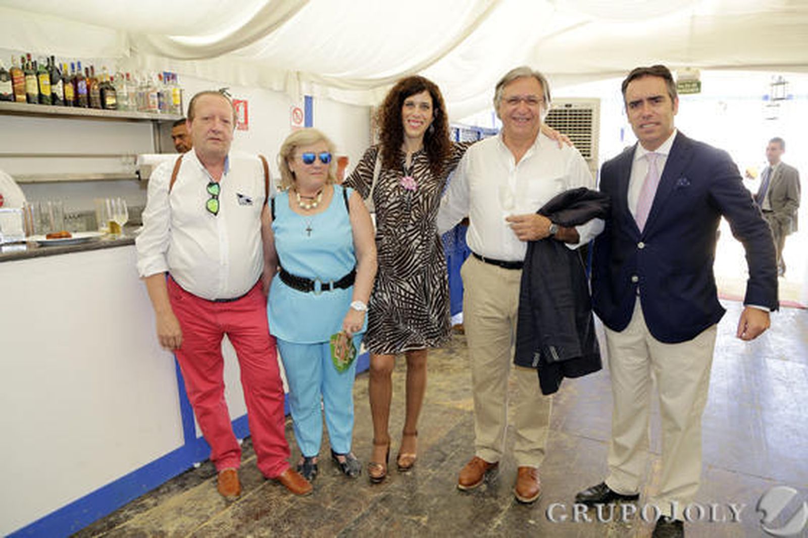 El profesor Rafael Padilla, su esposa la profesora Rocío Domínguez, con Miriam Alconchel, Paco Camas y Rafael Navas.

Foto: Manuel Aranda