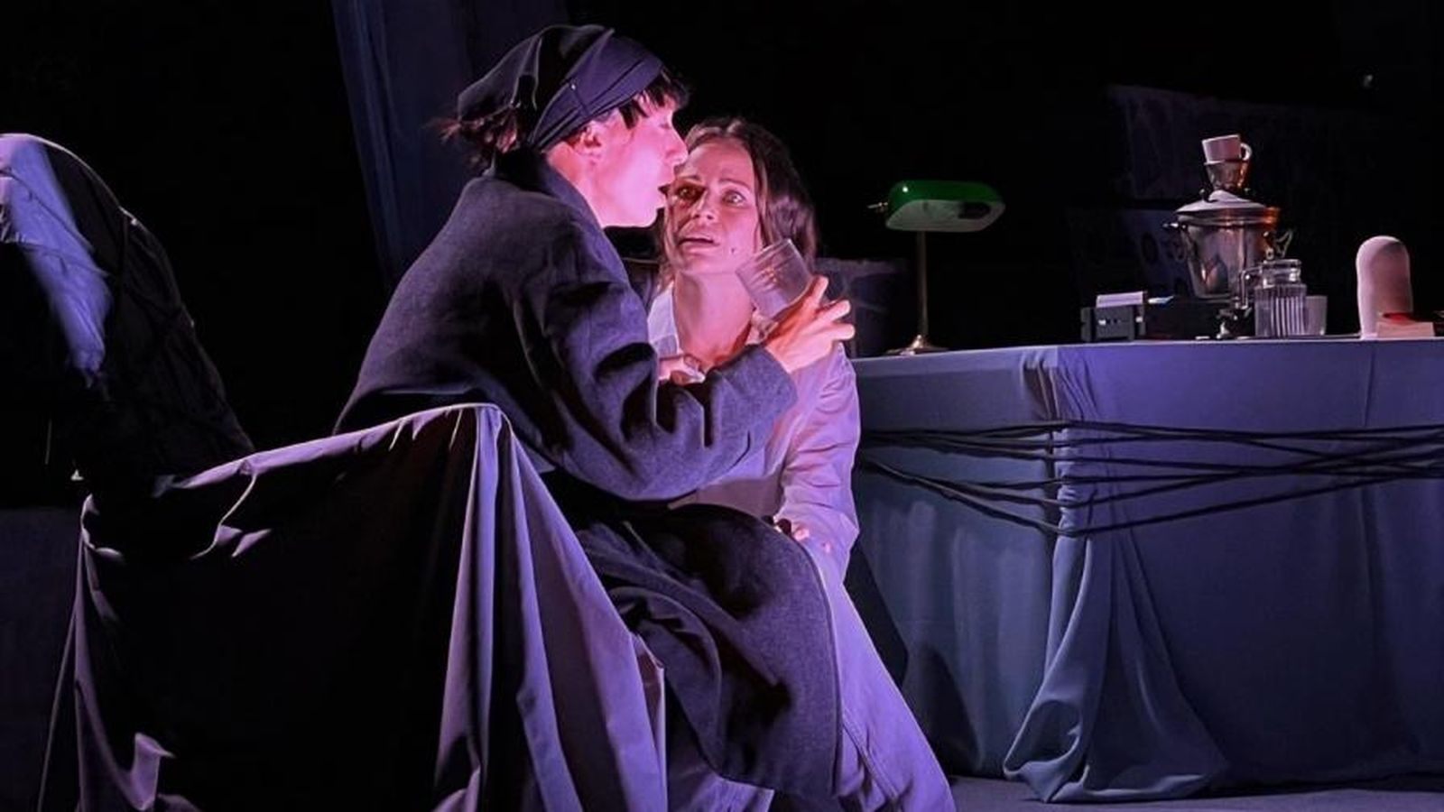 Las actrices Lucía Moreno y Marity Manzanera en 'Ciudadana ejemplar'.