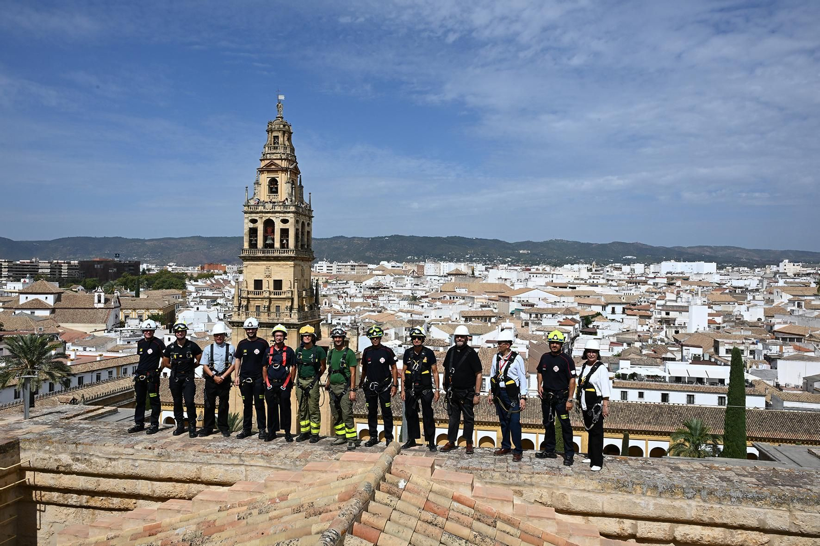 Bomberos de París, Madrid y el Infoca visitan la Mezquita-Catedral.