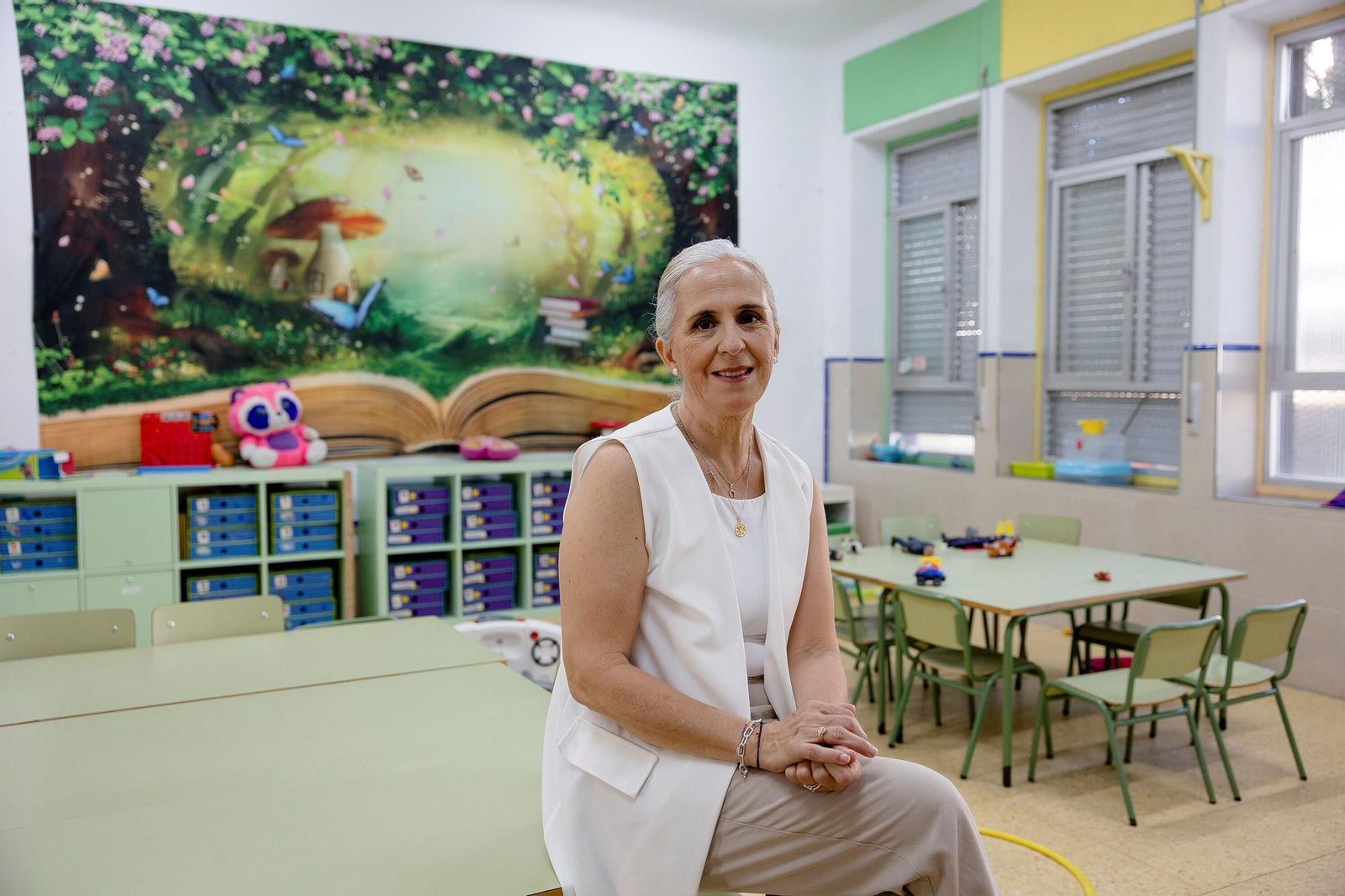 Yolanda Castilla, directora del colegio Carmelitas Cádiz en una de sus aulas.