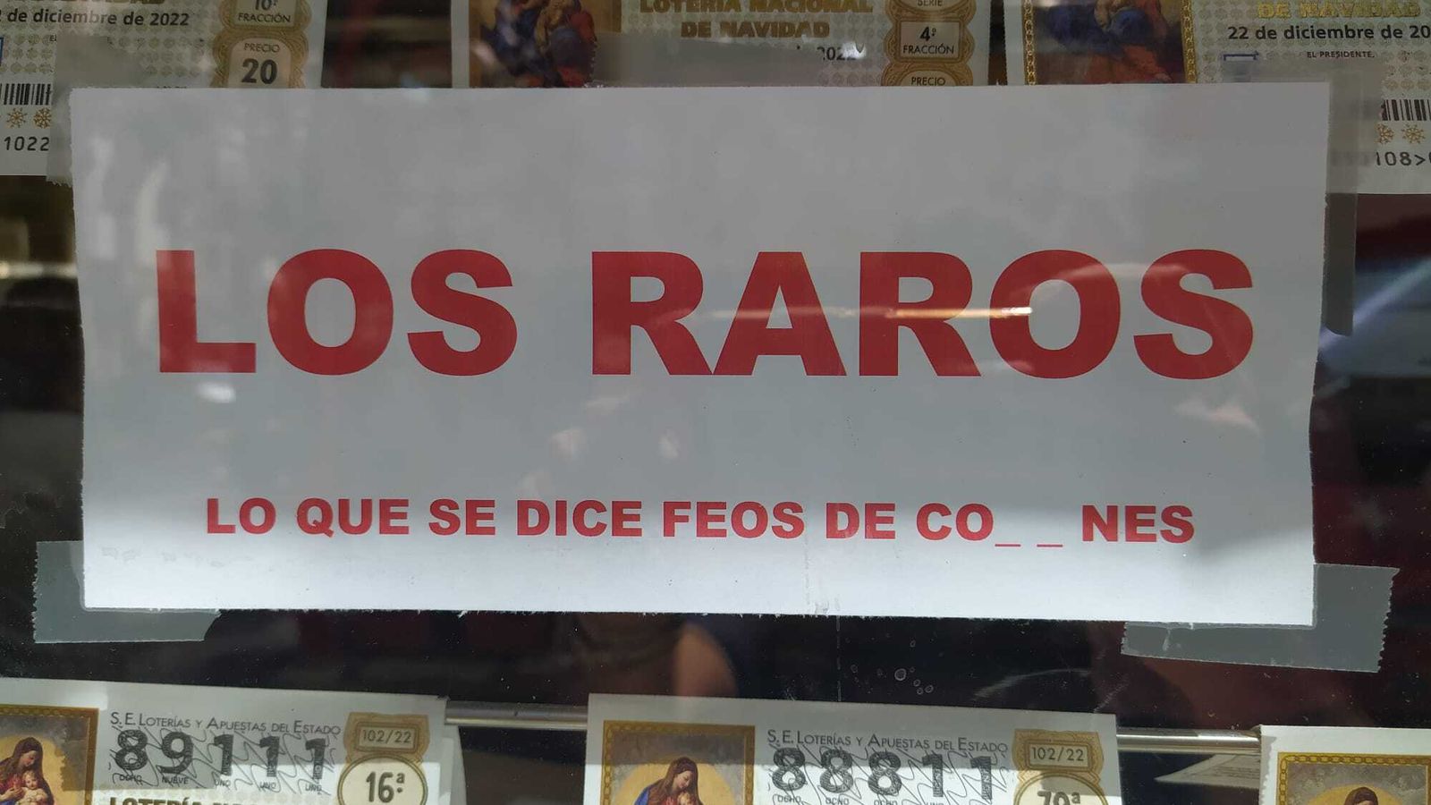 Un cartel anima a los usuarios a comprar los décimos menos vistosos