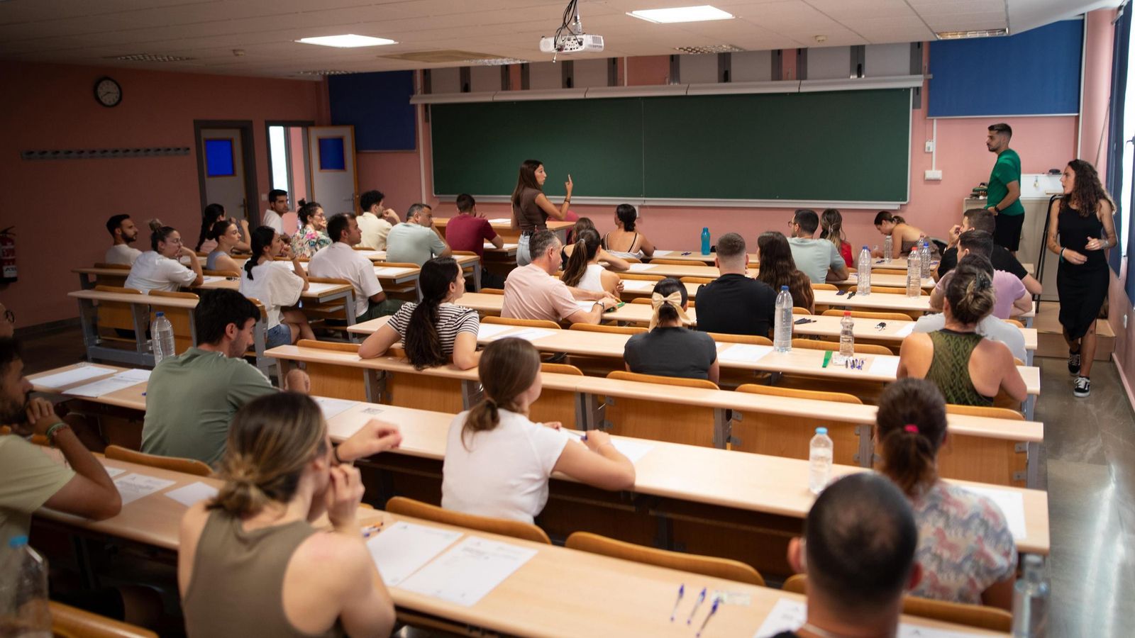 Acto de presentación antes del primer examen. Acto de presentación antes del primer examen.