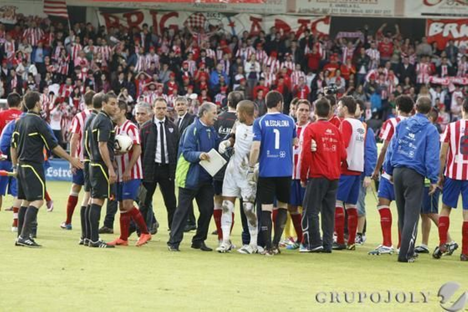 Ánimos muy caldeados en ambos conjuntos. 

Foto: LOF