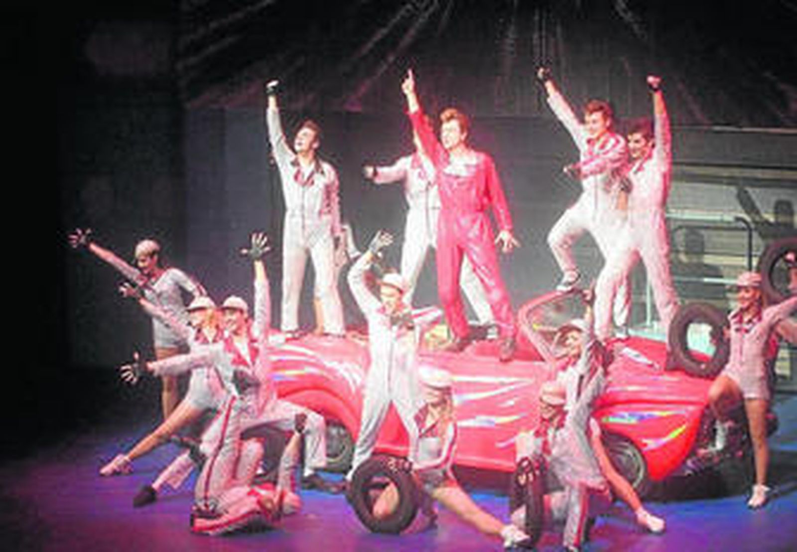 Uno de los momentos más espectaculares fue la presencia del coche en el escenario.