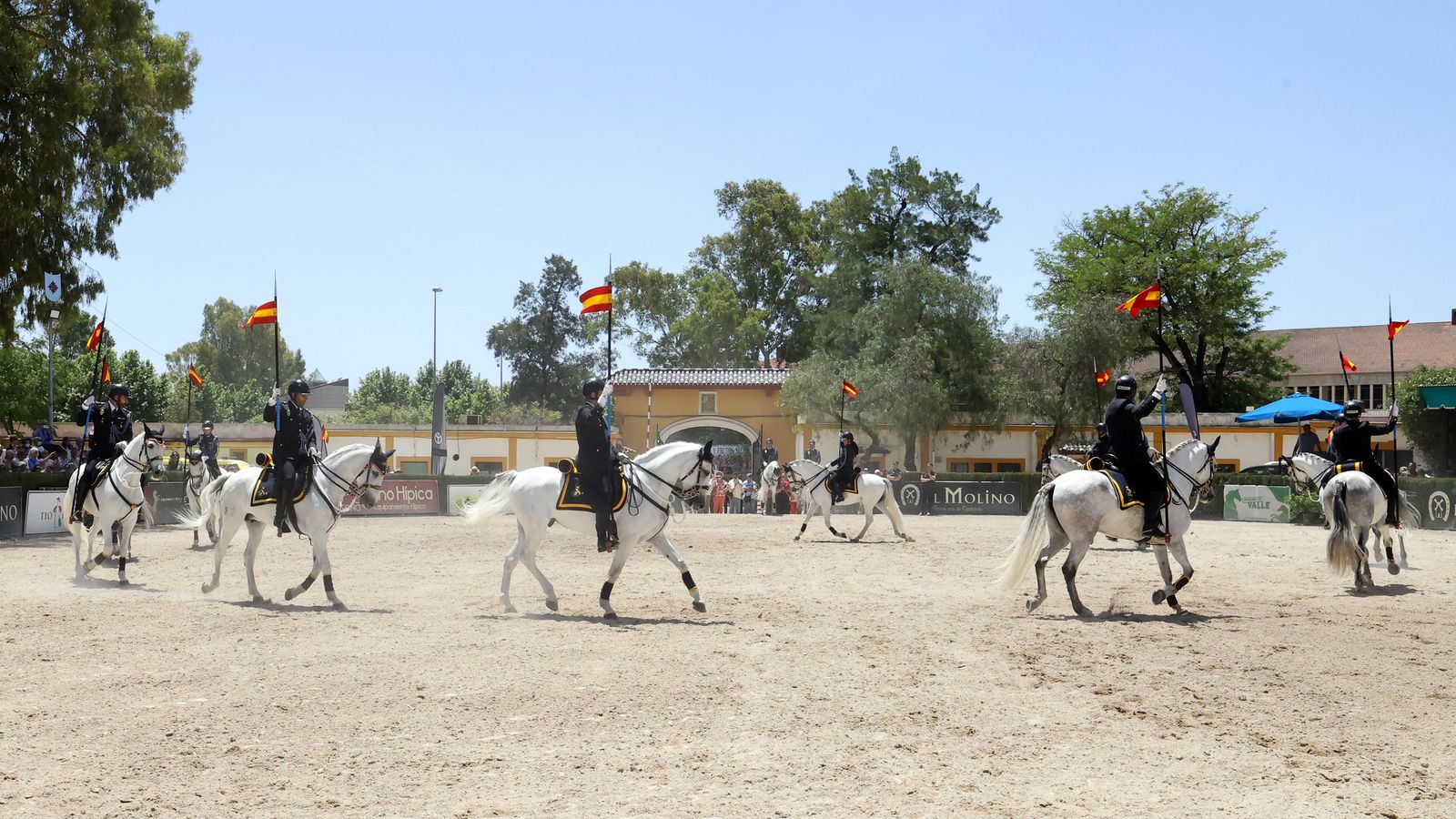 Entrega del Caballo de Oro en Jerez a la Unidad Especial de Caballería de la Policía Nacional.