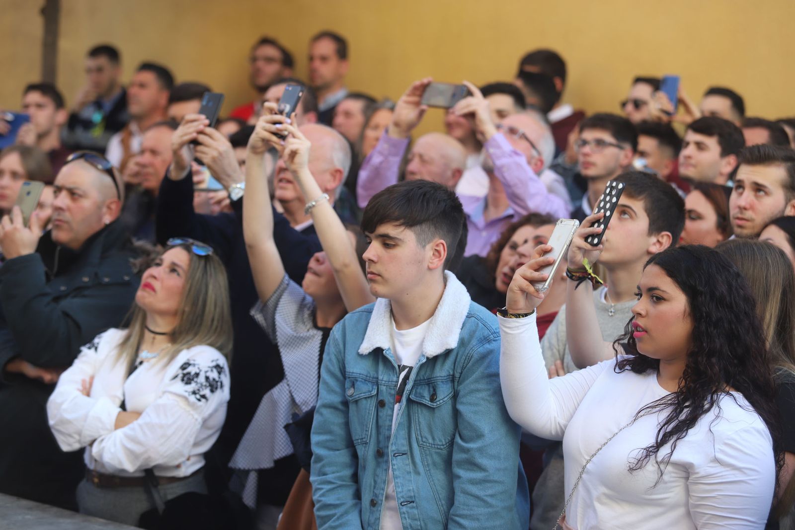 Imágenes del traslado del Cristo de Las Penas en sus Tres Caídas a la Milagrosa