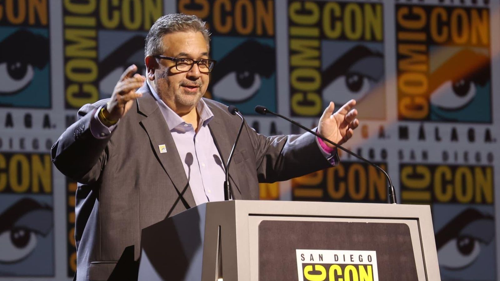 David Glanzer durante su emotivo discurso.