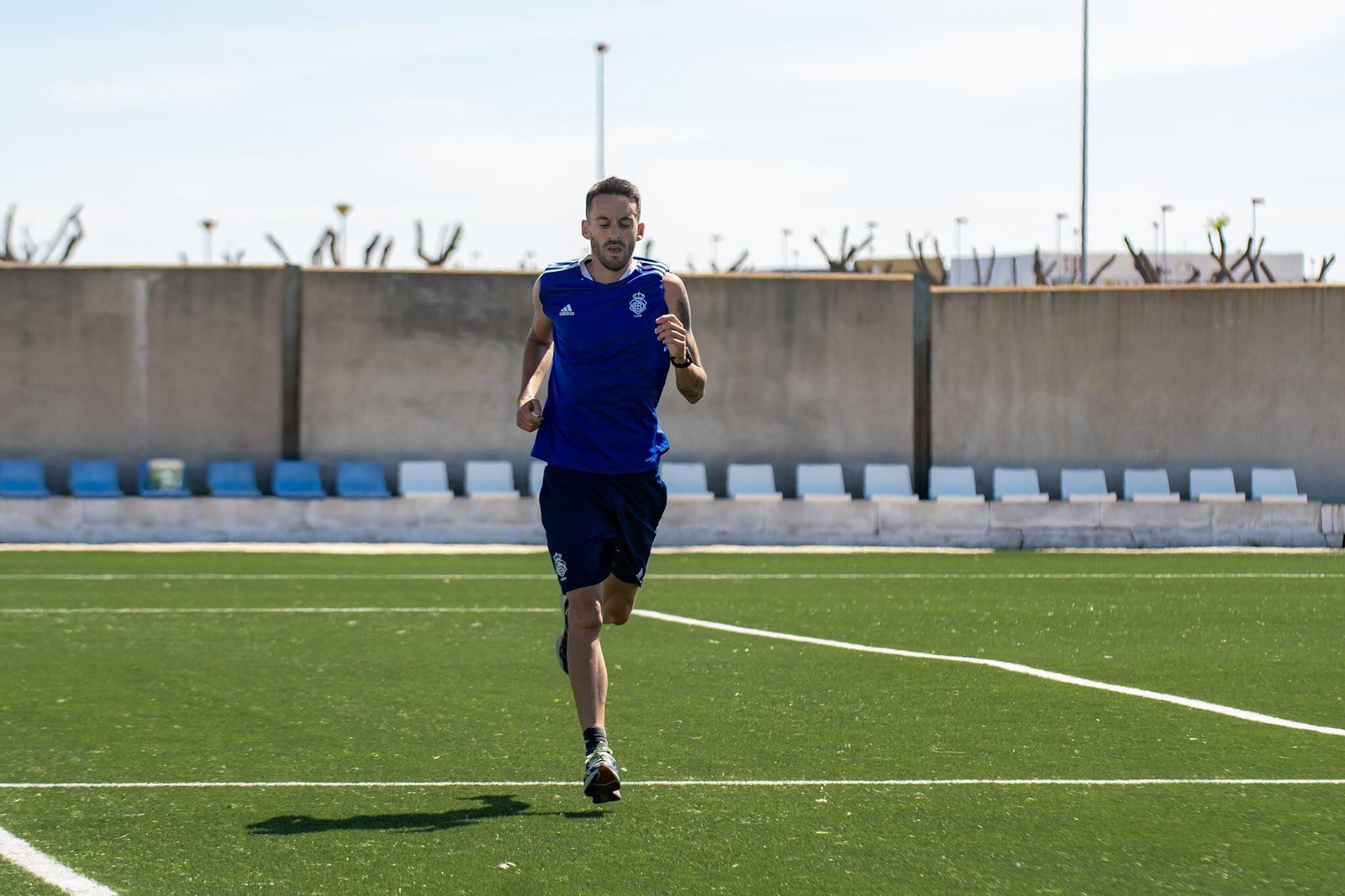 Iago Díaz entrena en solitario esta semana.