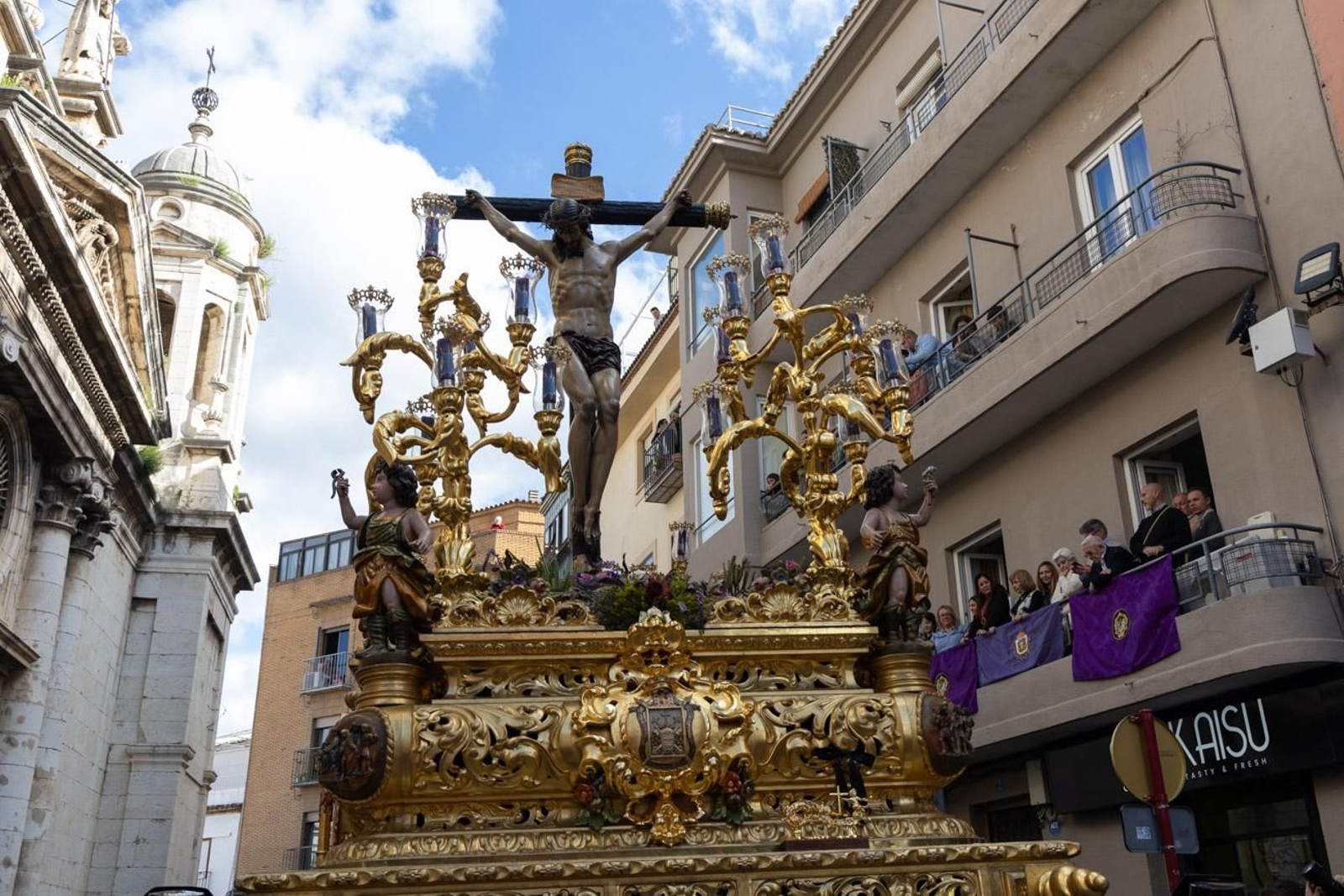 Las cofradías de la Vera Cruz, Expiración y Gran Poder lucen sus cortejos en la calle