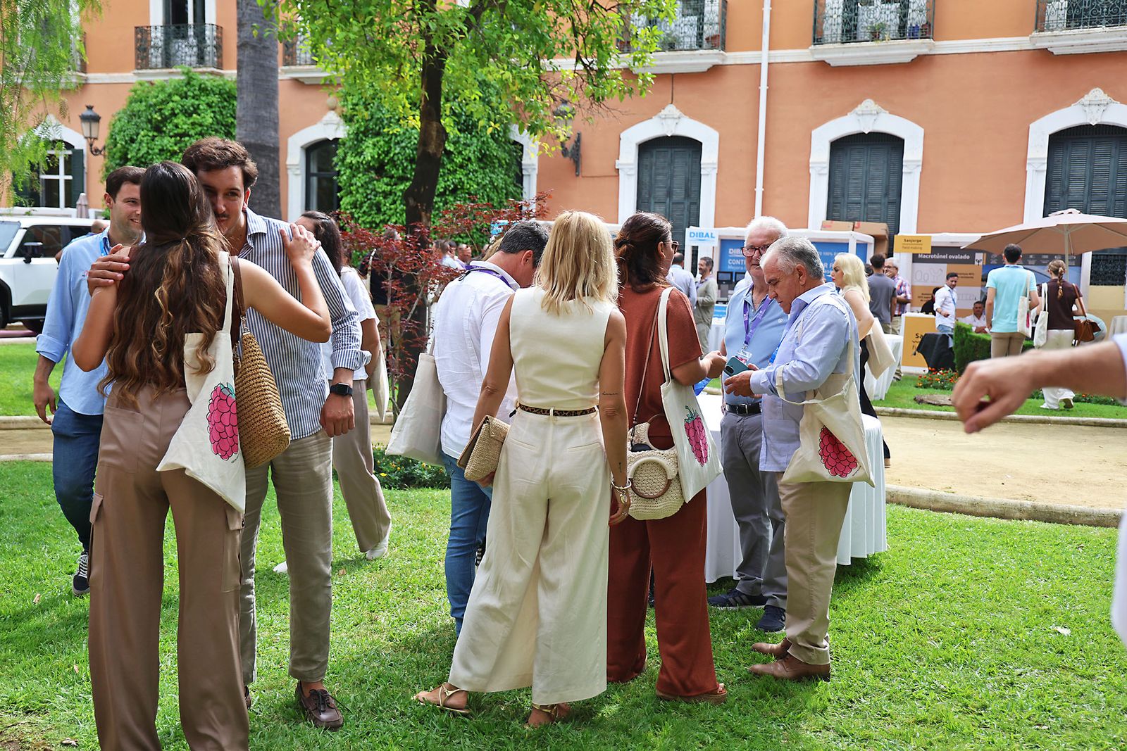Imágenes del ambiente en el X Congreso de Frutos Rojos de Huelva