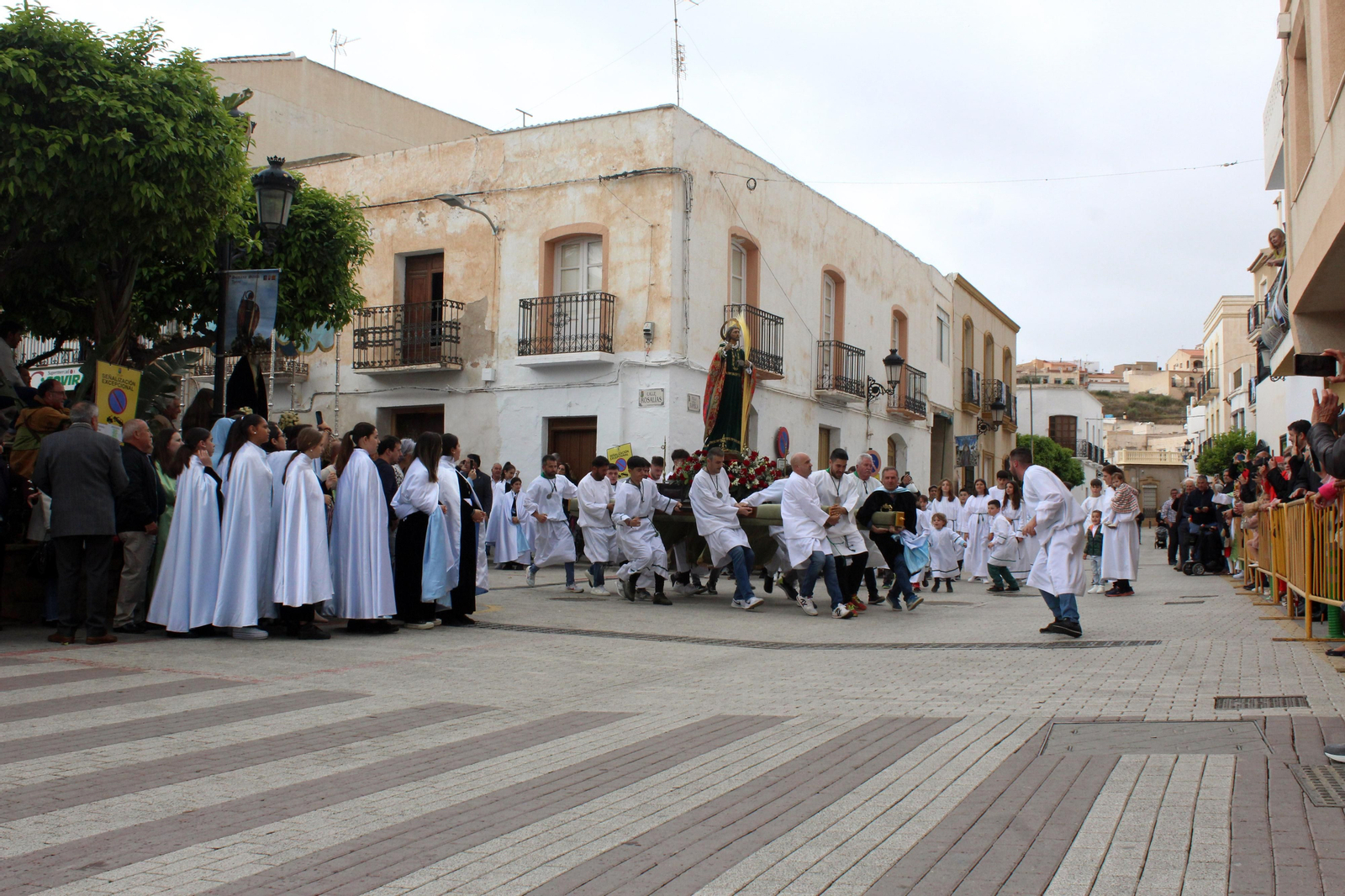 Las imágenes del Domingo de Resurrección en Turre: carreras de San Juan