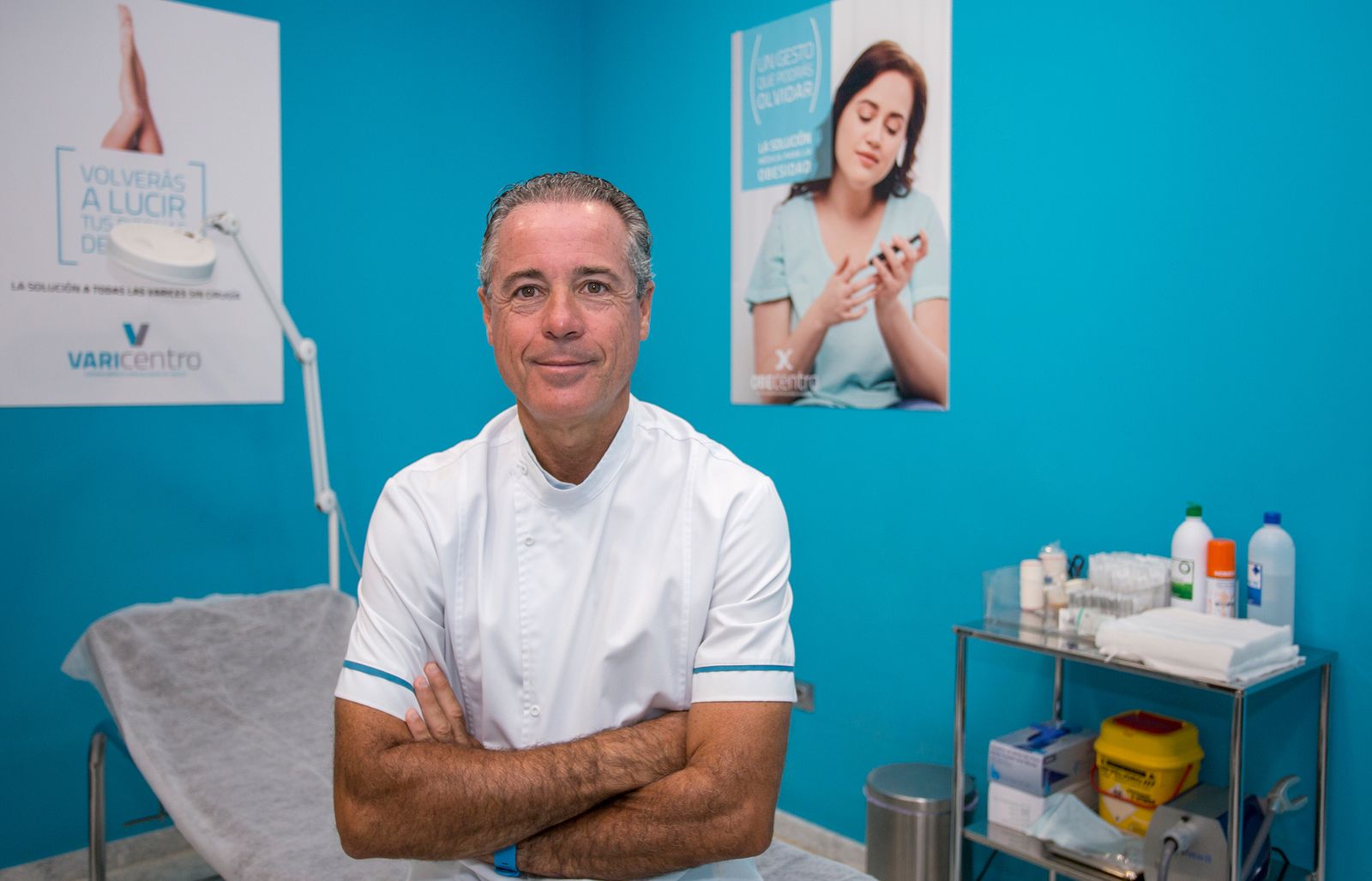 El doctor Ignacio Cañizares, en una clínica OBEcentro.
