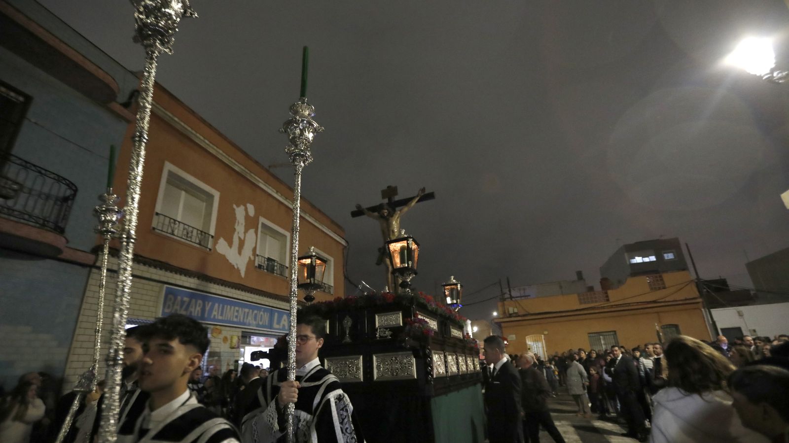 Fotos del Lunes Santo en La Línea: Cristo de la Esperanza y María Santísima de la Concepción (Silencio)