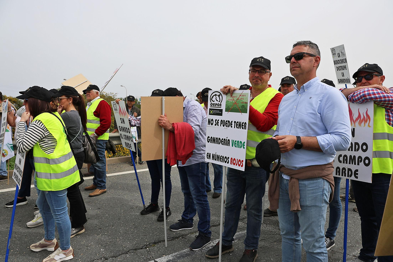Imágenes de la multitudinaria tractorada de los agricultores en Huelva