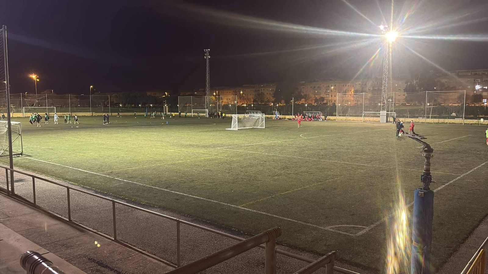 Los puntos de luz, 'brillan' por su ausencia en La Canaleja.