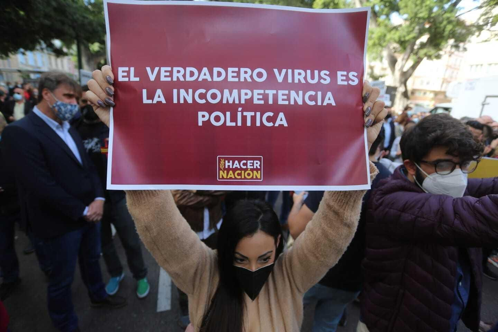 Fotos de la cacerolada de los hosteleros en Málaga, contras las medidas del Covid