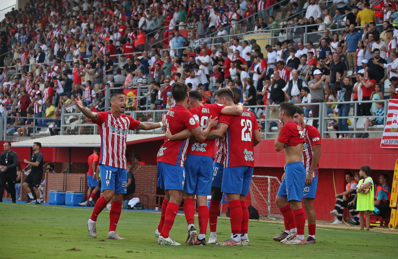 El Algeciras celebra un gol en el Nuevo Mirador.
