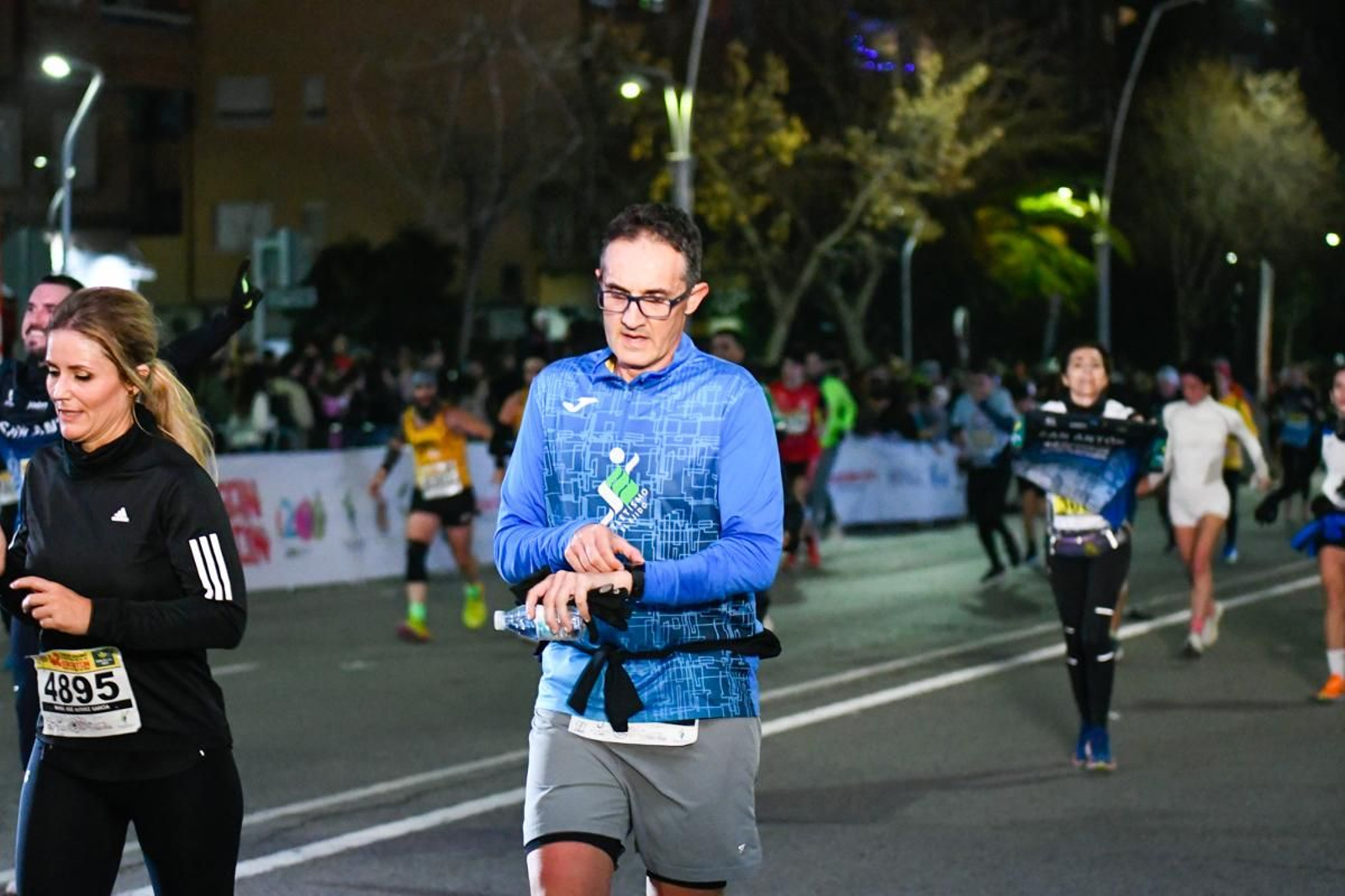 En imágenes: búscate en tu llegada a meta de la Carrera de San Antón 2025 (9)