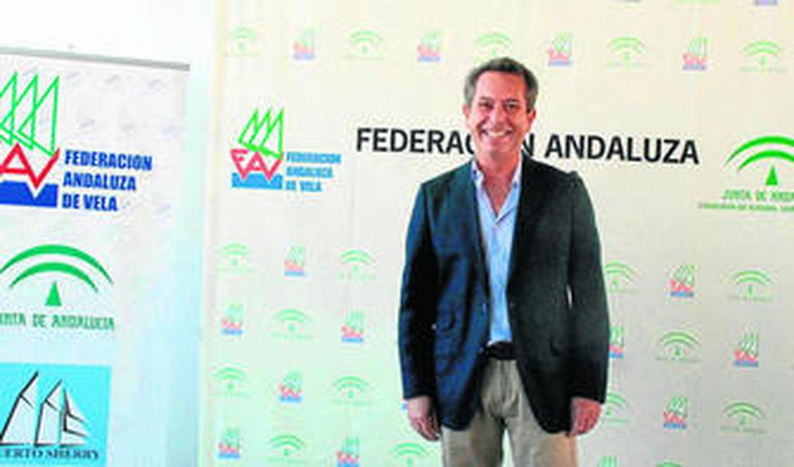 El jerezano Francisco Coro posa en el Centro Especializado de Tecnificación Deportiva de Vela Bahía de Cádiz.