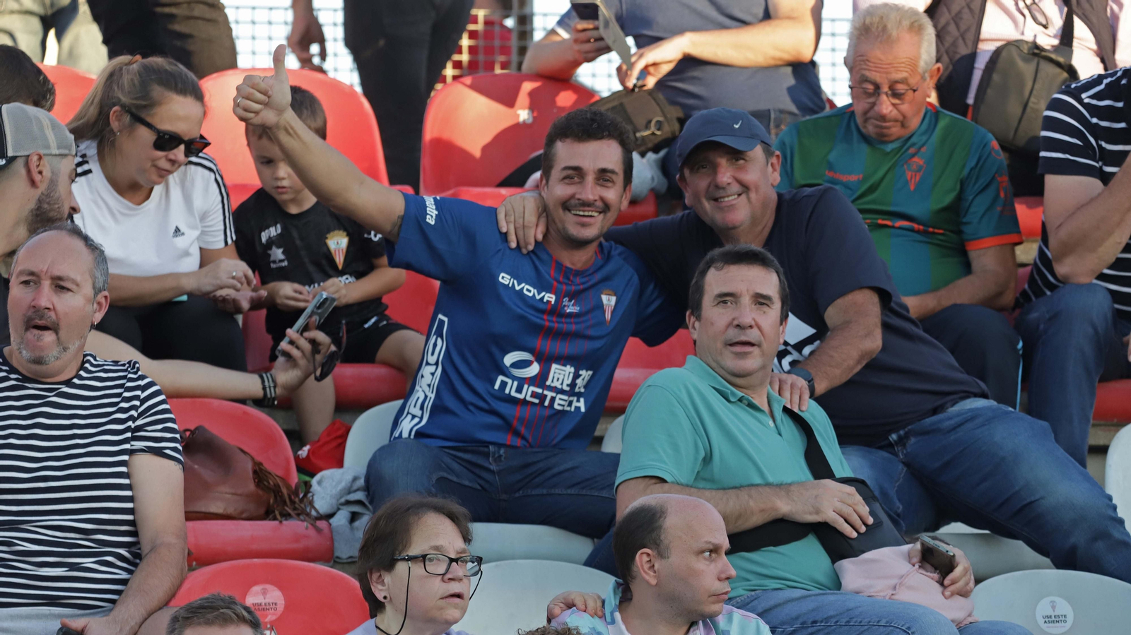 Fotos de la afición en el Nuevo Mirador