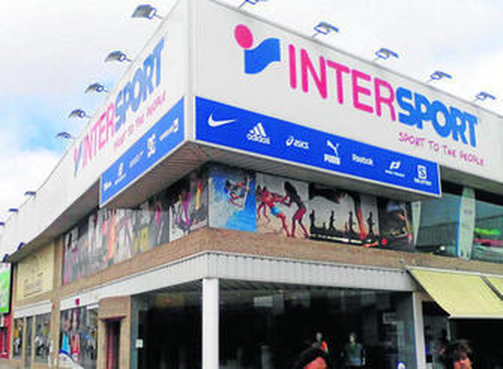 Exterior de la última tienda abierta por Interspot en Andalucía, en Chiclana.