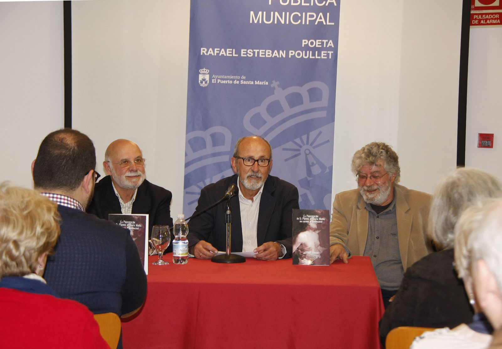 Juan Gómez presenta su nuevo libro en la Biblioteca.