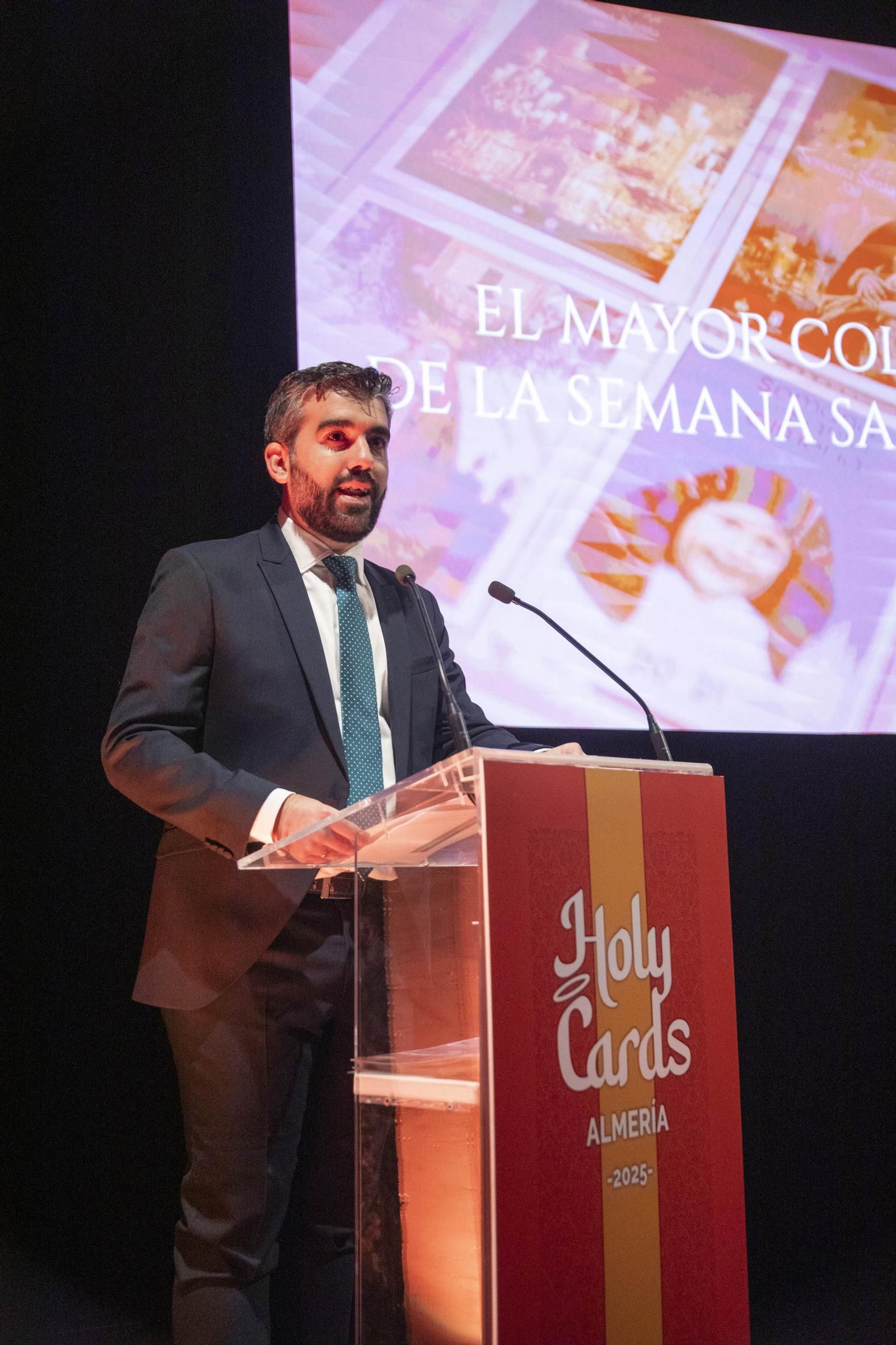Imágenes de la presentación de las Holy Cards