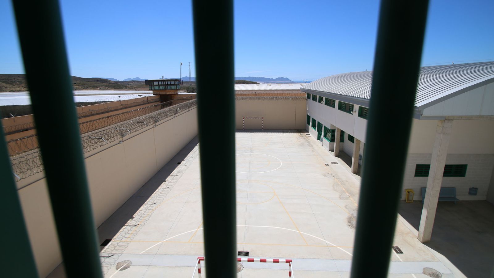 Patio del Centro  Penitenciario del Acebuche.