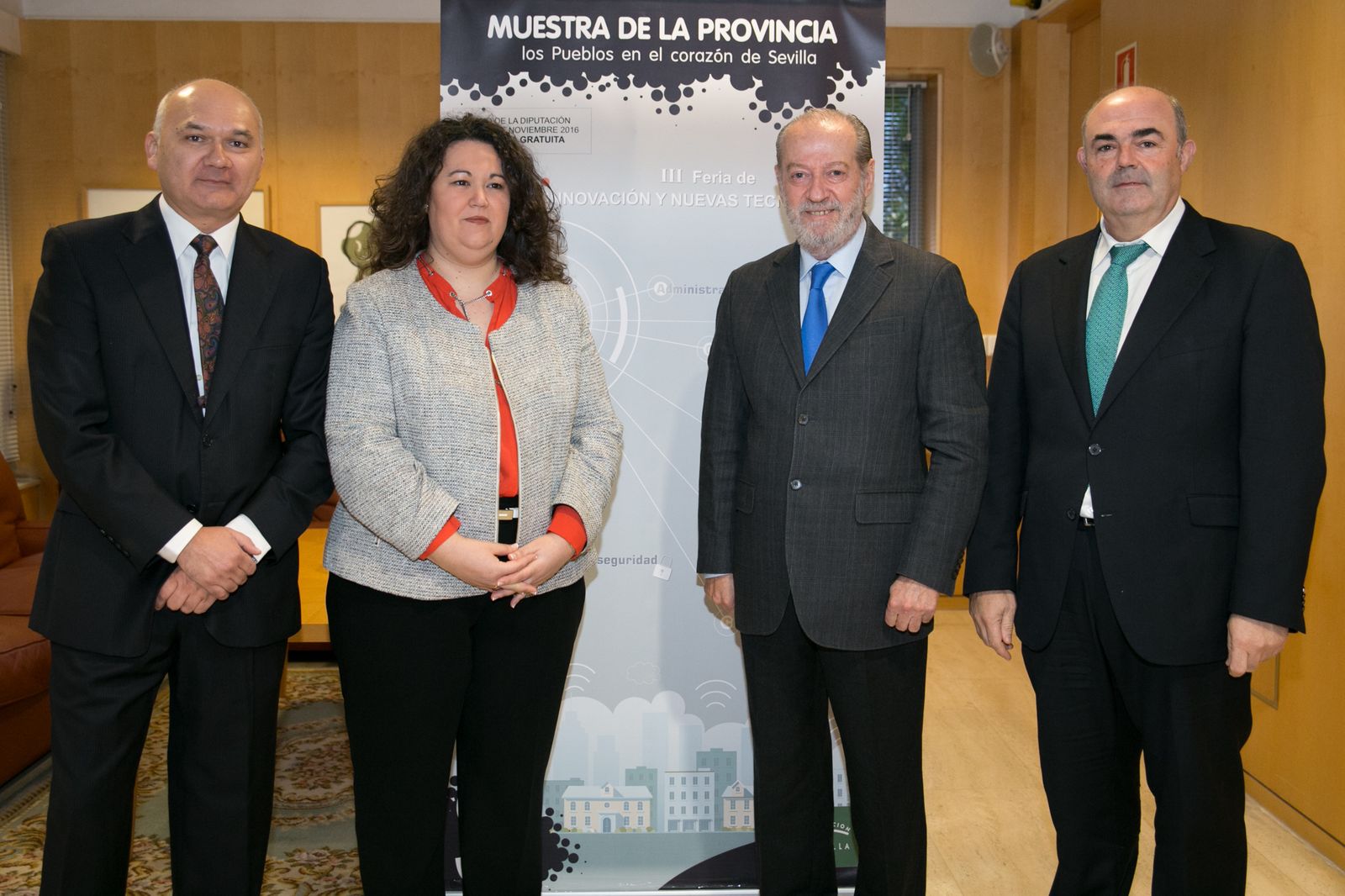 Manuel Medina, María Esther Gil, Fernando Rodríguez Villalobos y Juan Manuel Fernández, ayer en la Diputación.