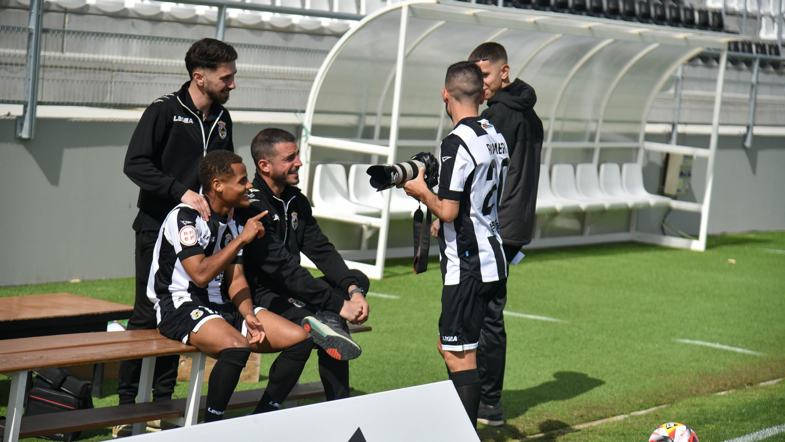 La intrahistoria de la foto oficial de la Balona 2023-24, en imágenes