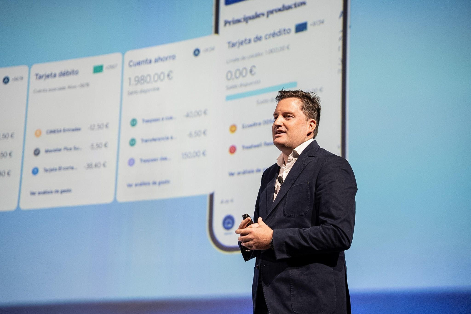 El responsable de Banca Móvil Global de BBVA , Javier López Chicote, durante la presentación de la nueva 'app' del banco el pasado mes de mayo.