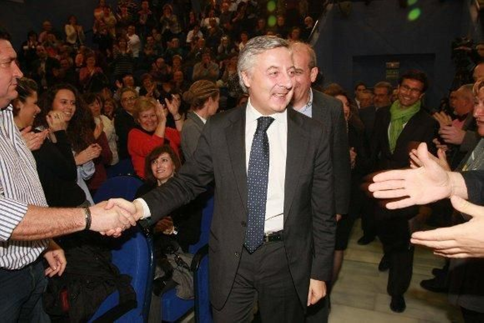 Blanco llama "frikis' y anarcoides" a los dirigentes del PP por rechazar la medida de los 110 km/hora