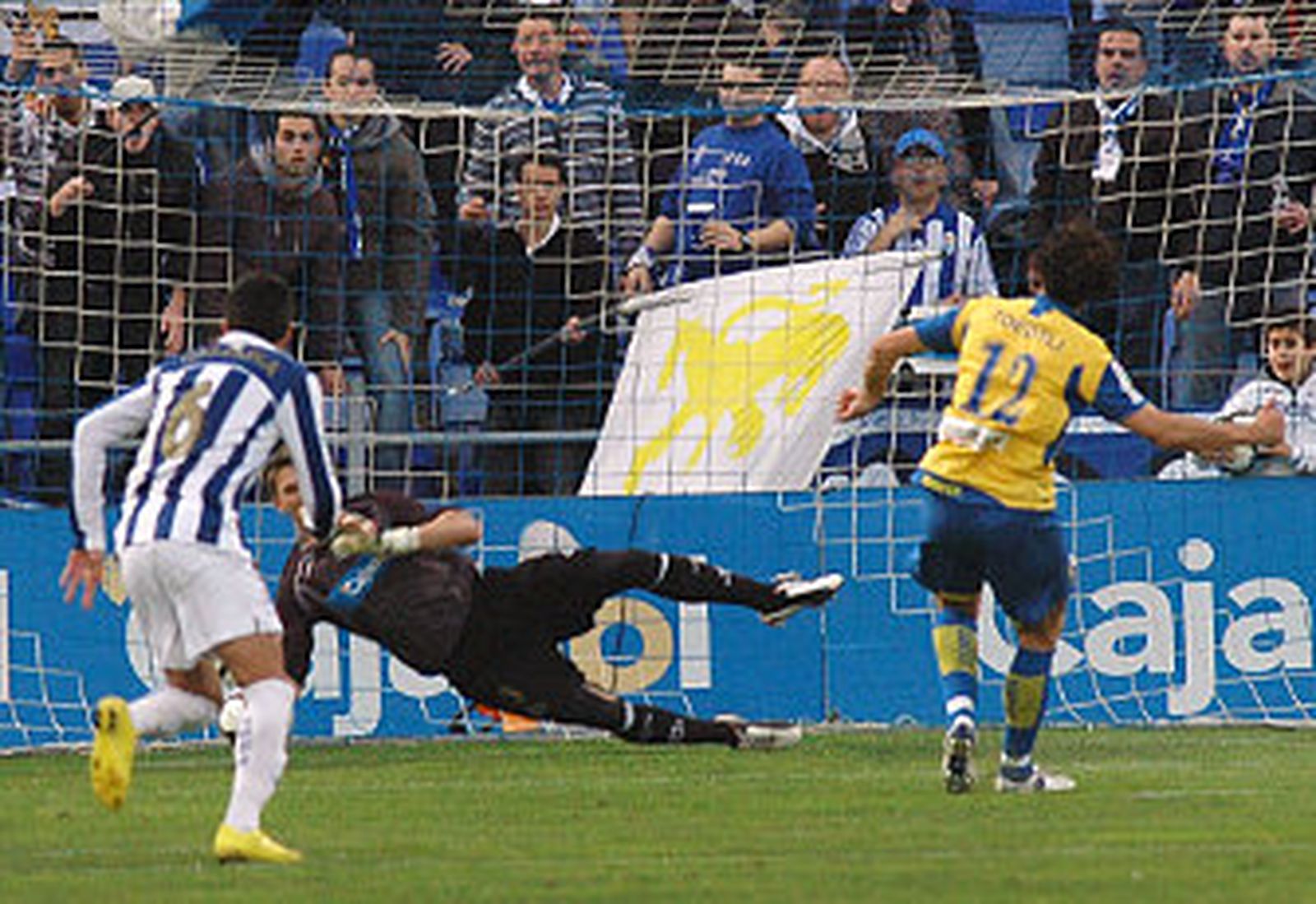 El Recreativo remonta ante un buen Cádiz que desperdició un penalti